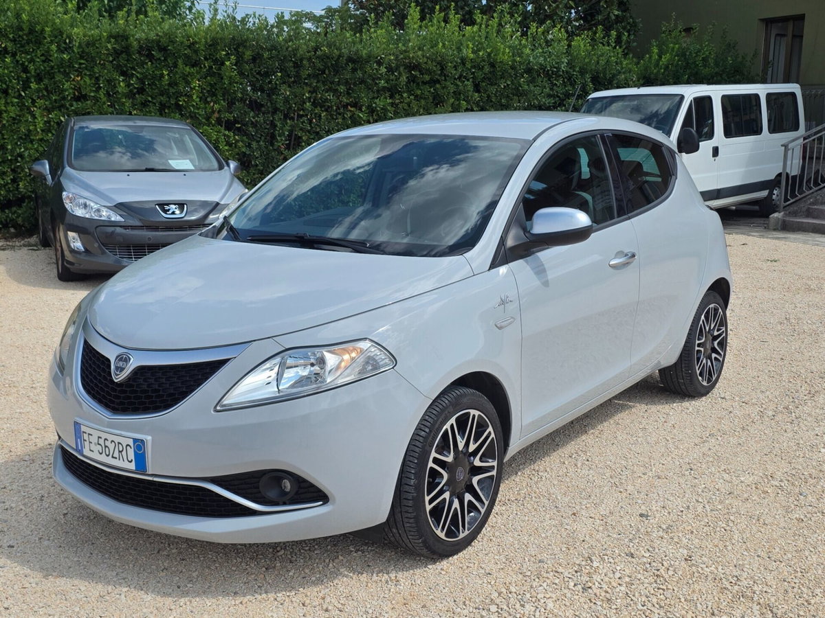 Lancia Ypsilon 1.2 69 CV 5 porte Mya (3)
