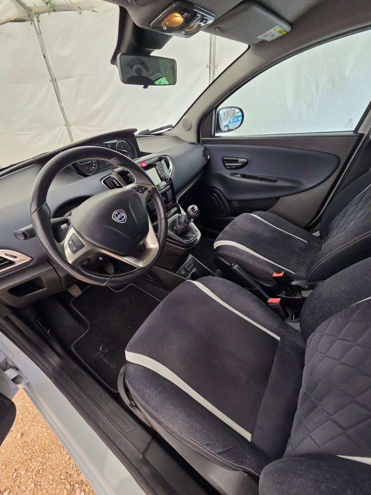 Lancia Ypsilon 1.2 69 CV 5 porte Mya (9)