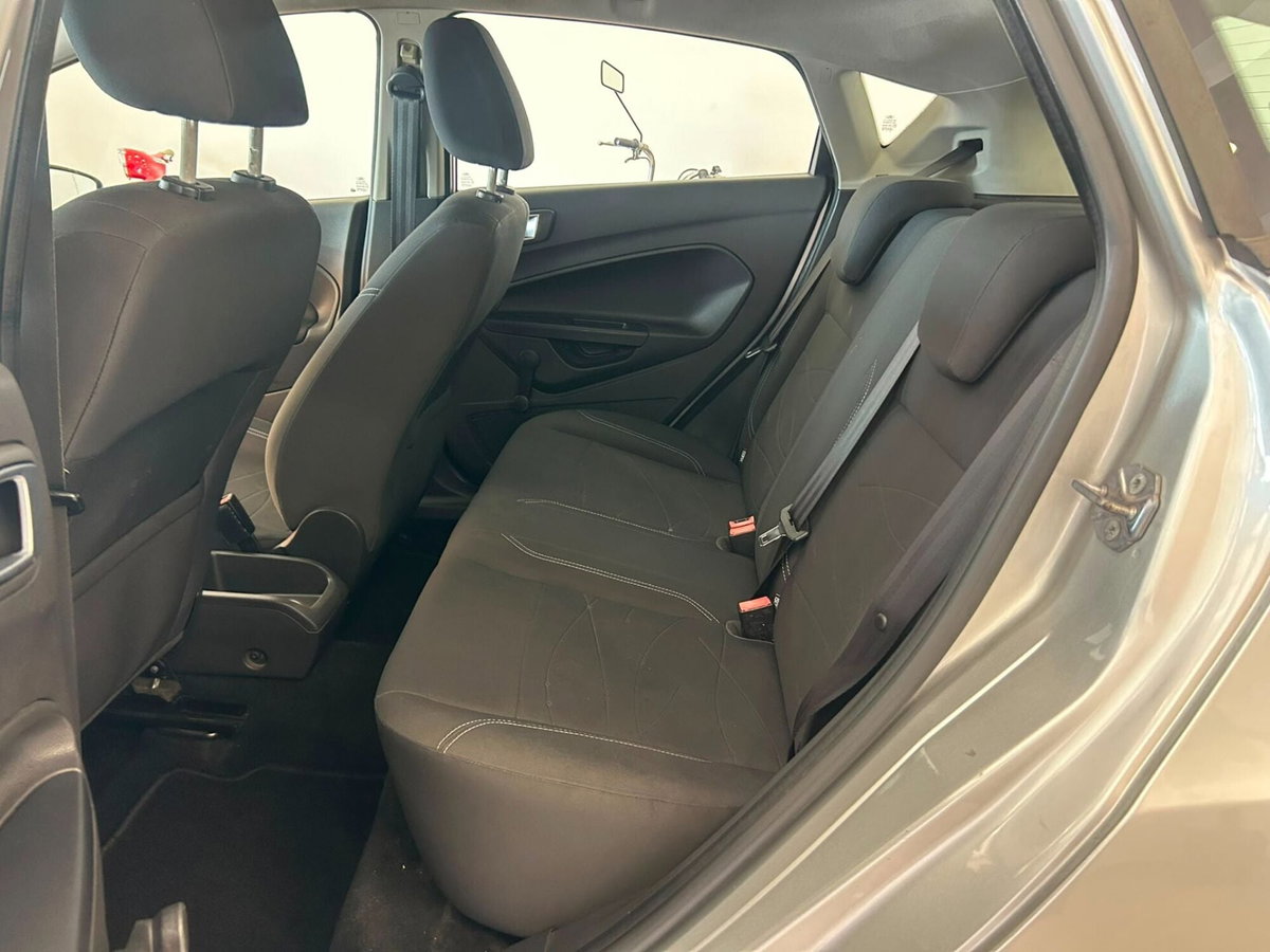 Ford Fiesta 1.5 TDCi 75CV 5 porte Titanium (9)