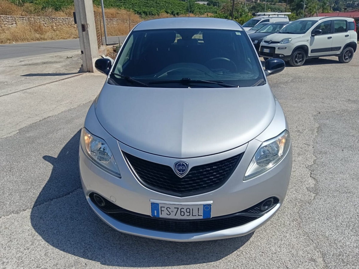 Lancia Ypsilon 1.2 69 CV 5 porte Gold (11)