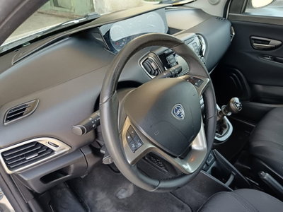 Lancia Ypsilon 1.2 69 CV 5 porte Gold (12)