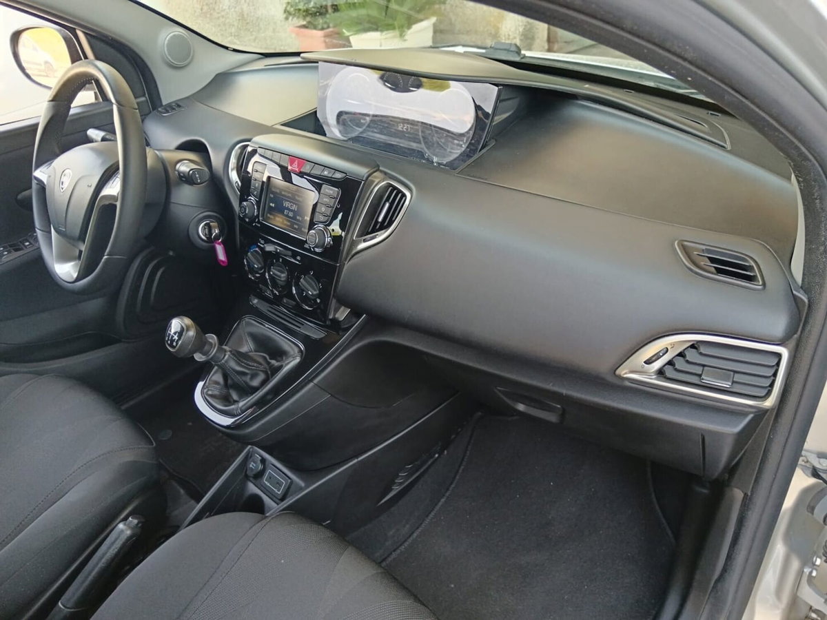 Lancia Ypsilon 1.2 69 CV 5 porte Gold (15)
