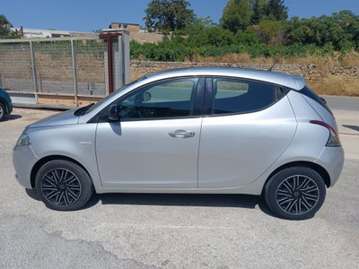 Lancia Ypsilon 1.2 69 CV 5 porte Gold (2)