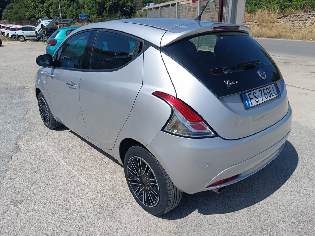 Lancia Ypsilon 1.2 69 CV 5 porte Gold (3)