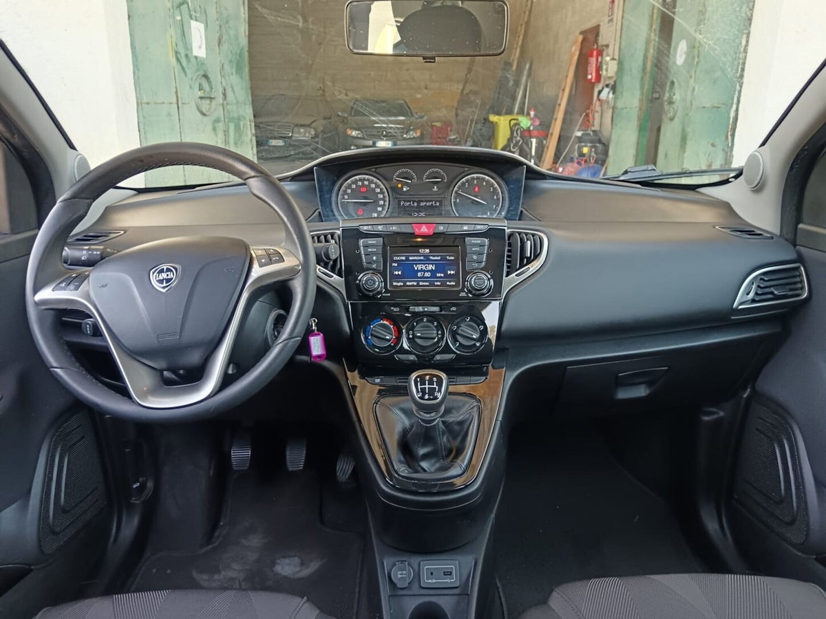 Lancia Ypsilon 1.2 69 CV 5 porte Gold (6)