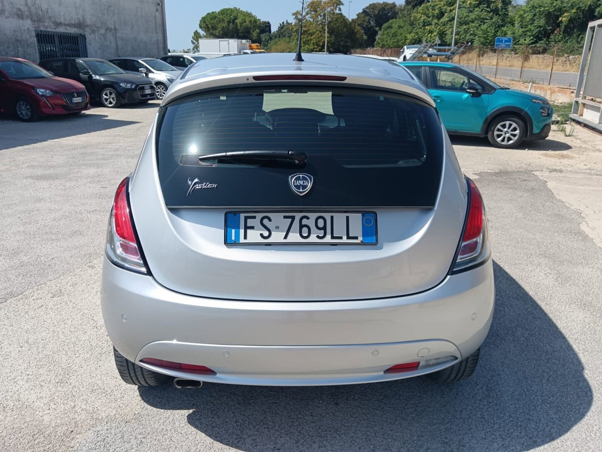 Lancia Ypsilon 1.2 69 CV 5 porte Gold (7)