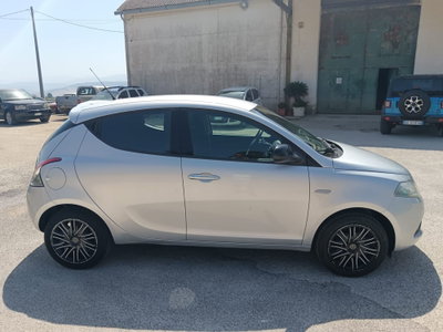 Lancia Ypsilon 1.2 69 CV 5 porte Gold (9)
