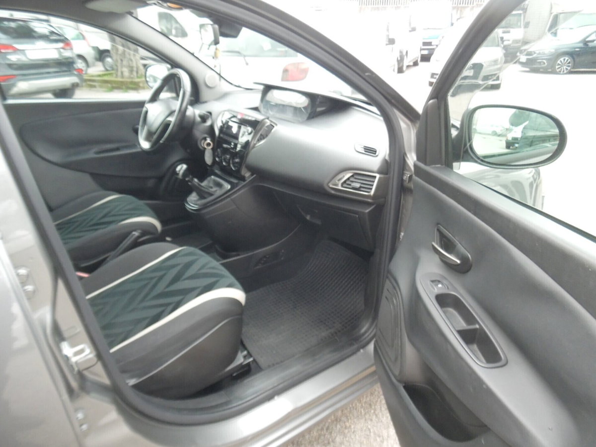 Lancia Ypsilon 1.3 MJT 16V 95 CV 5 porte S&S Gold (14)