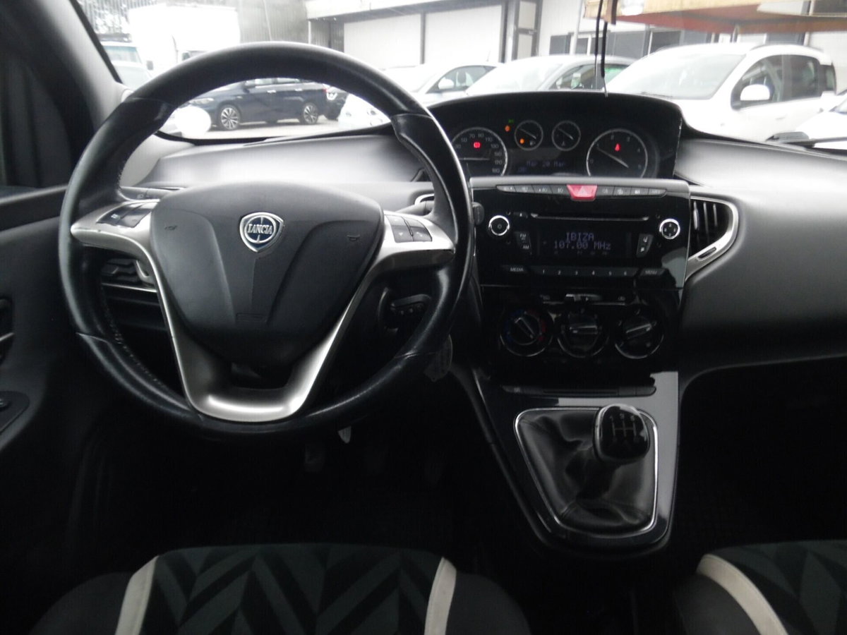 Lancia Ypsilon 1.3 MJT 16V 95 CV 5 porte S&S Gold (15)
