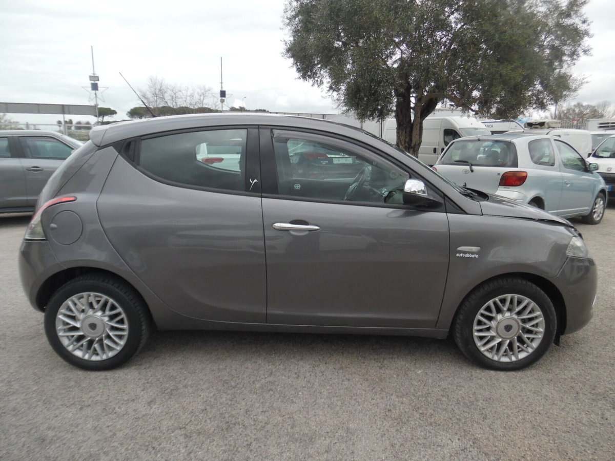 Lancia Ypsilon 1.3 MJT 16V 95 CV 5 porte S&S Gold (8)