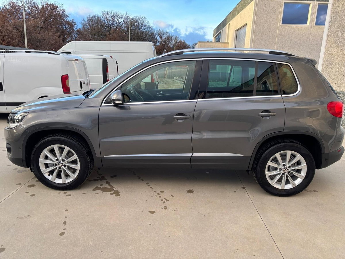 Volkswagen Tiguan 2.0 TDI 140 CV 4MOTION Sport & Style (6)