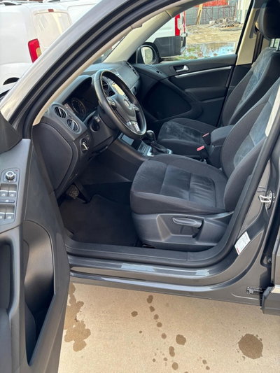 Volkswagen Tiguan 2.0 TDI 140 CV 4MOTION Sport & Style (9)