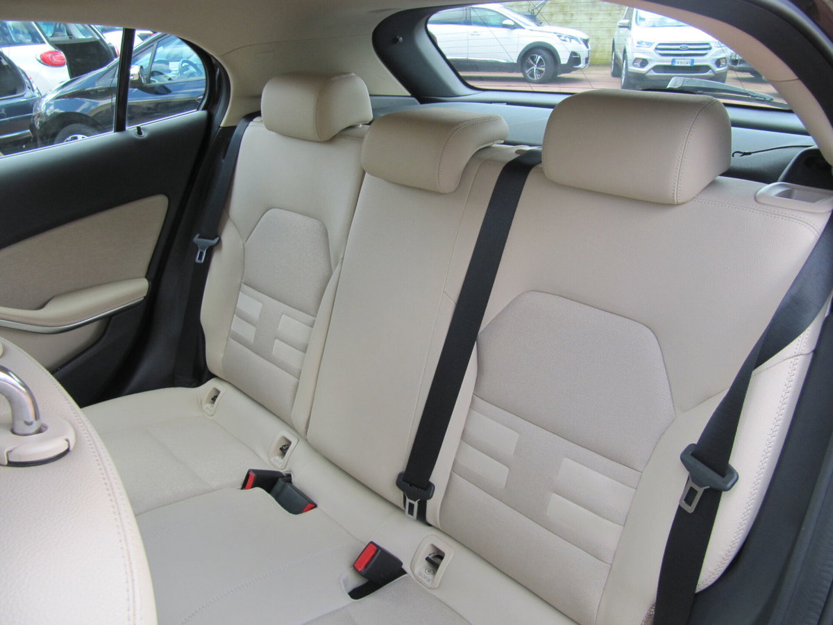 Mercedes-Benz GLA SUV 180 d Executive (12)
