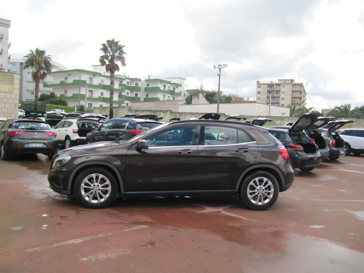Mercedes-Benz GLA SUV 180 d Executive (2)