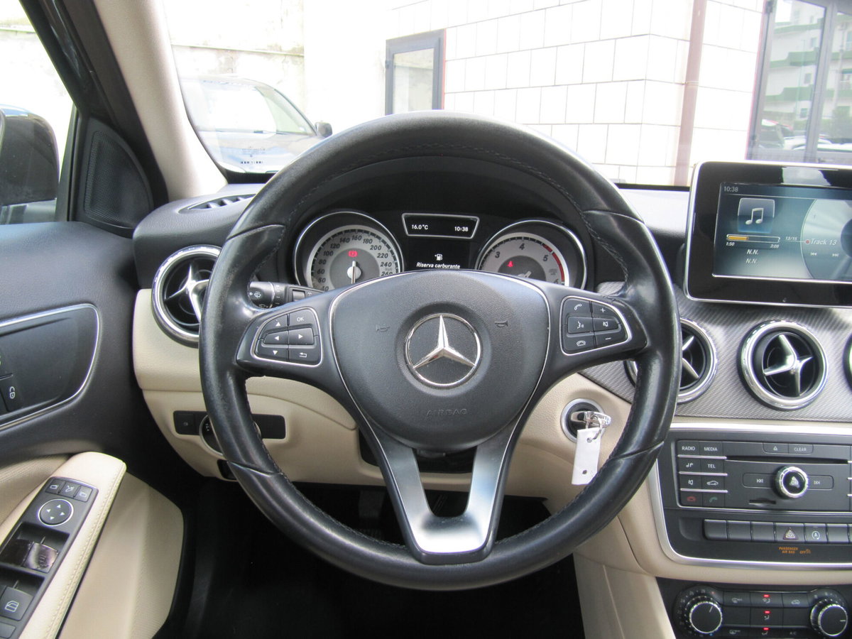 Mercedes-Benz GLA SUV 180 d Executive (6)
