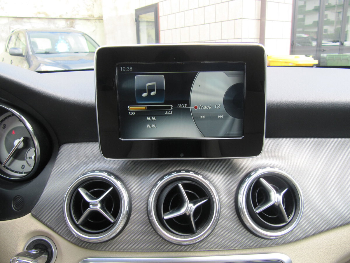 Mercedes-Benz GLA SUV 180 d Executive (7)