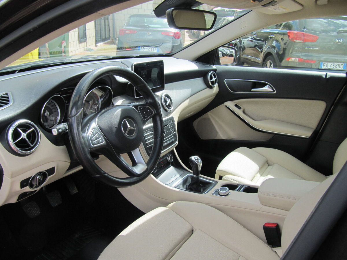 Mercedes-Benz GLA SUV 180 d Executive (9)