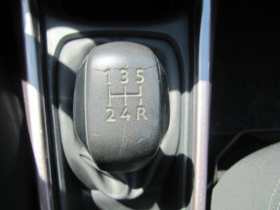 Peugeot 2008 VTi 82CV Allure (12)