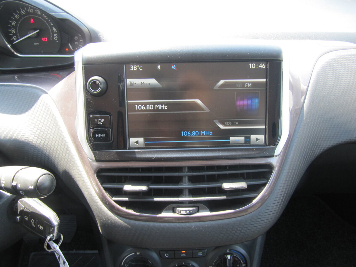 Peugeot 2008 VTi 82CV Allure (7)