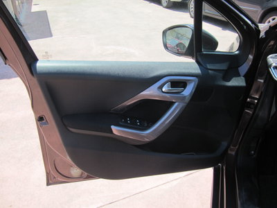 Peugeot 2008 VTi 82CV Allure (9)