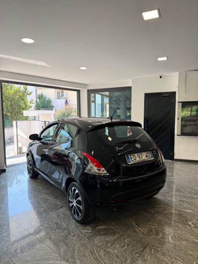 Lancia Ypsilon 0.9 TwinAir 85 CV 5 porte S&S Gold (2)