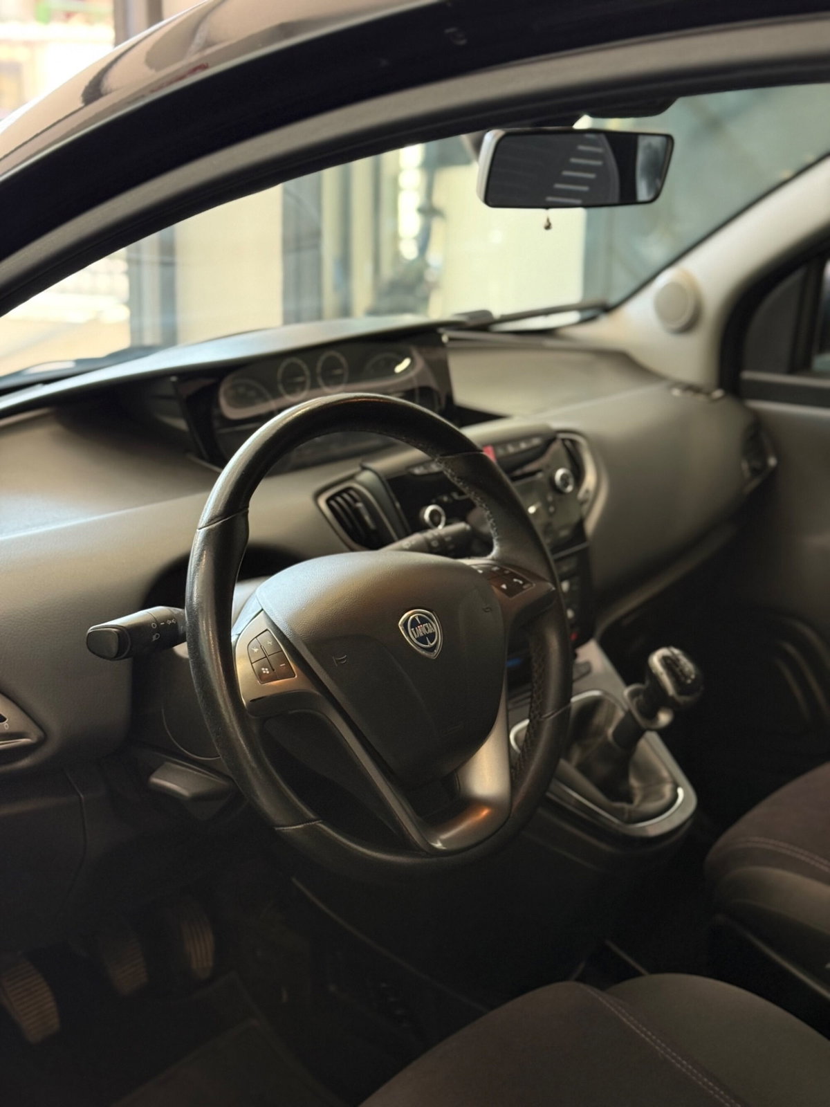 Lancia Ypsilon 0.9 TwinAir 85 CV 5 porte S&S Gold (5)