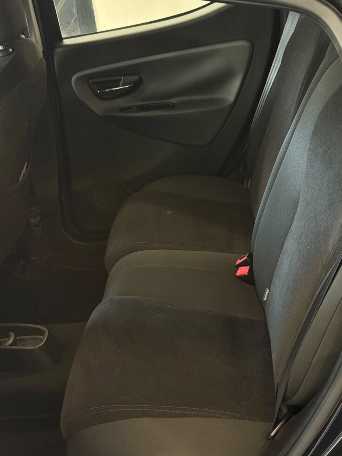 Lancia Ypsilon 0.9 TwinAir 85 CV 5 porte S&S Gold (9)
