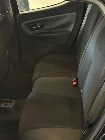 Lancia Ypsilon 0.9 TwinAir 85 CV 5 porte S&S Gold (9)