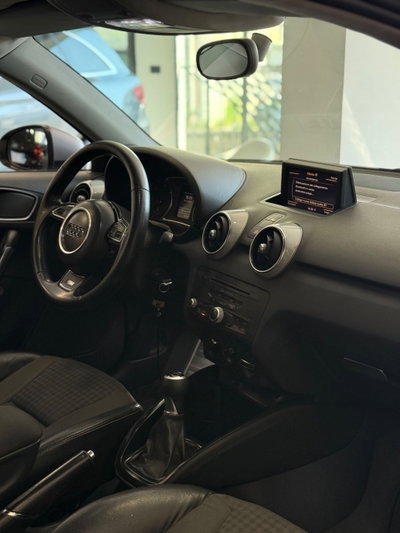 Audi A1 1.6 TDI 105 CV Ambition (10)