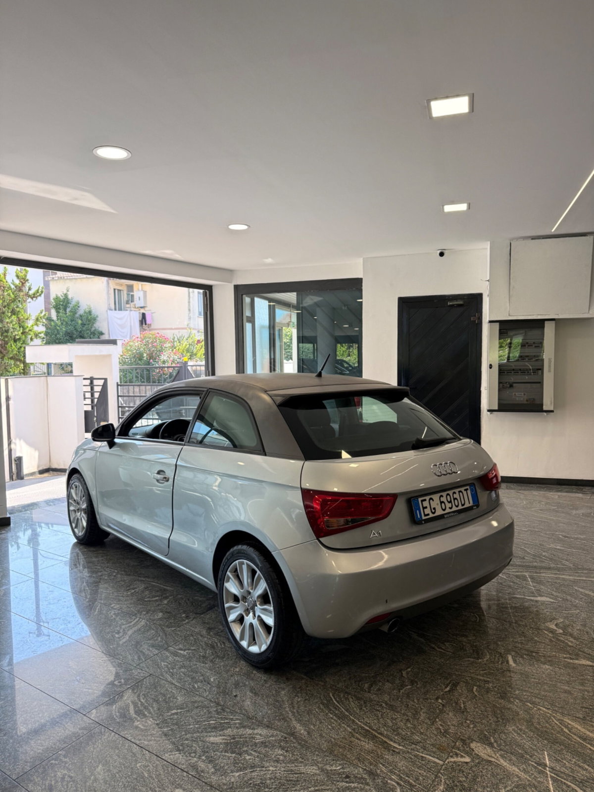 Audi A1 1.6 TDI 105 CV Ambition (2)