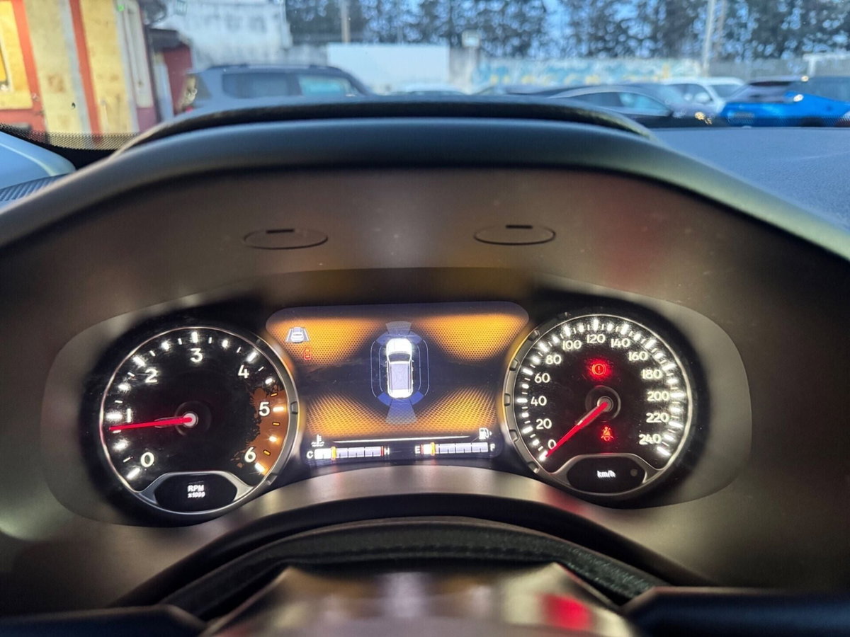 Jeep Renegade 1.6 Mjt 120 CV Limited (19)
