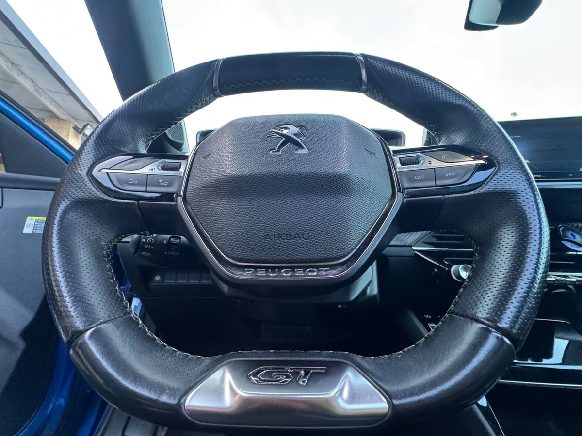 Peugeot 2008 BlueHDi 100 S&S GT Line (14)