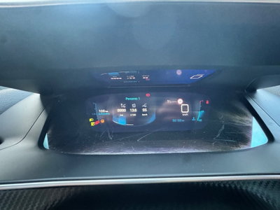 Peugeot 2008 BlueHDi 100 S&S GT Line (16)