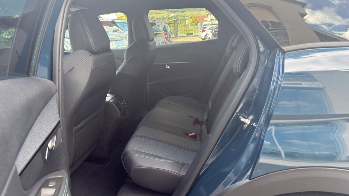 Peugeot 3008 BlueHDi 130 S&S EAT8 Allure Pack (9)