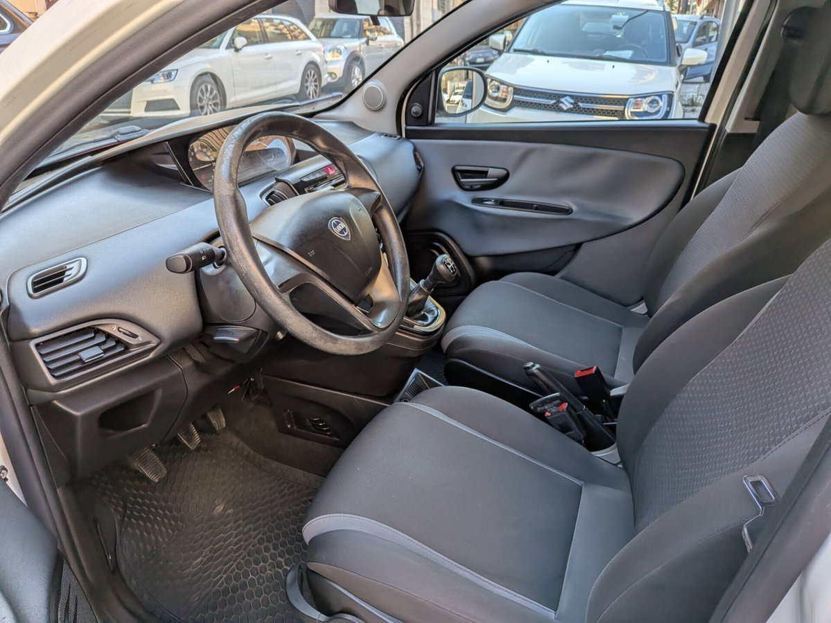 Lancia Ypsilon 1.3 MJT 16V 95 CV 5 porte S&S Silver (10)