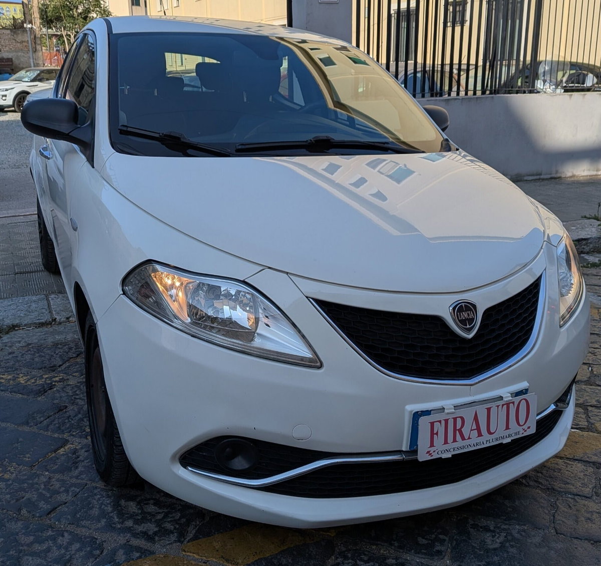 Lancia Ypsilon 1.3 MJT 16V 95 CV 5 porte S&S Silver (2)