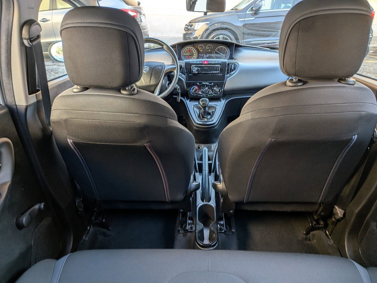Lancia Ypsilon 1.3 MJT 16V 95 CV 5 porte S&S Silver (4)