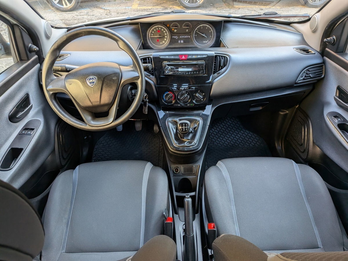 Lancia Ypsilon 1.3 MJT 16V 95 CV 5 porte S&S Silver (8)