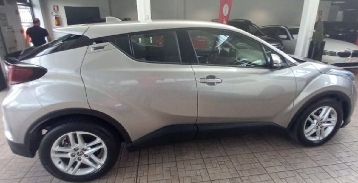 Toyota Toyota C-HR 1.8 Hybrid E-CVT Trend (2)