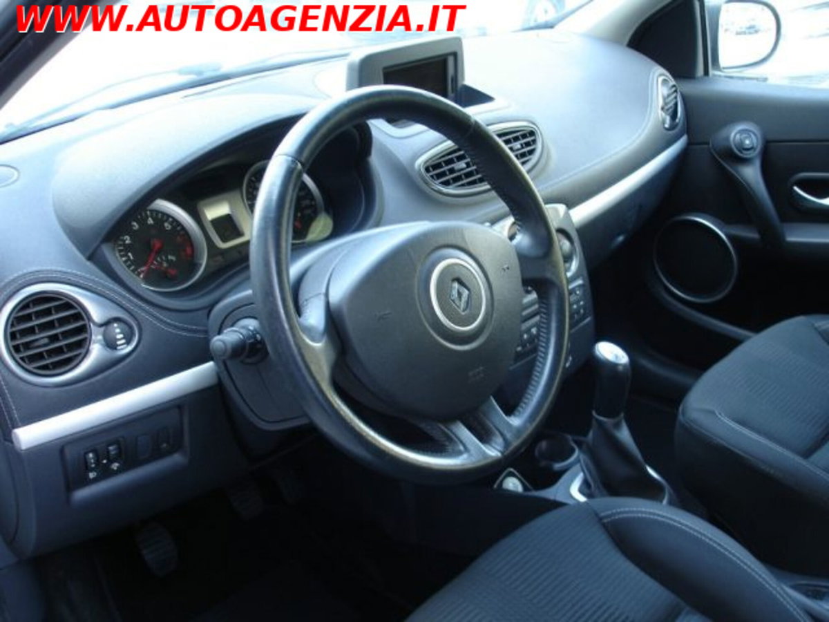 Renault Clio 1.2 16V 5 porte Dynamique (14)