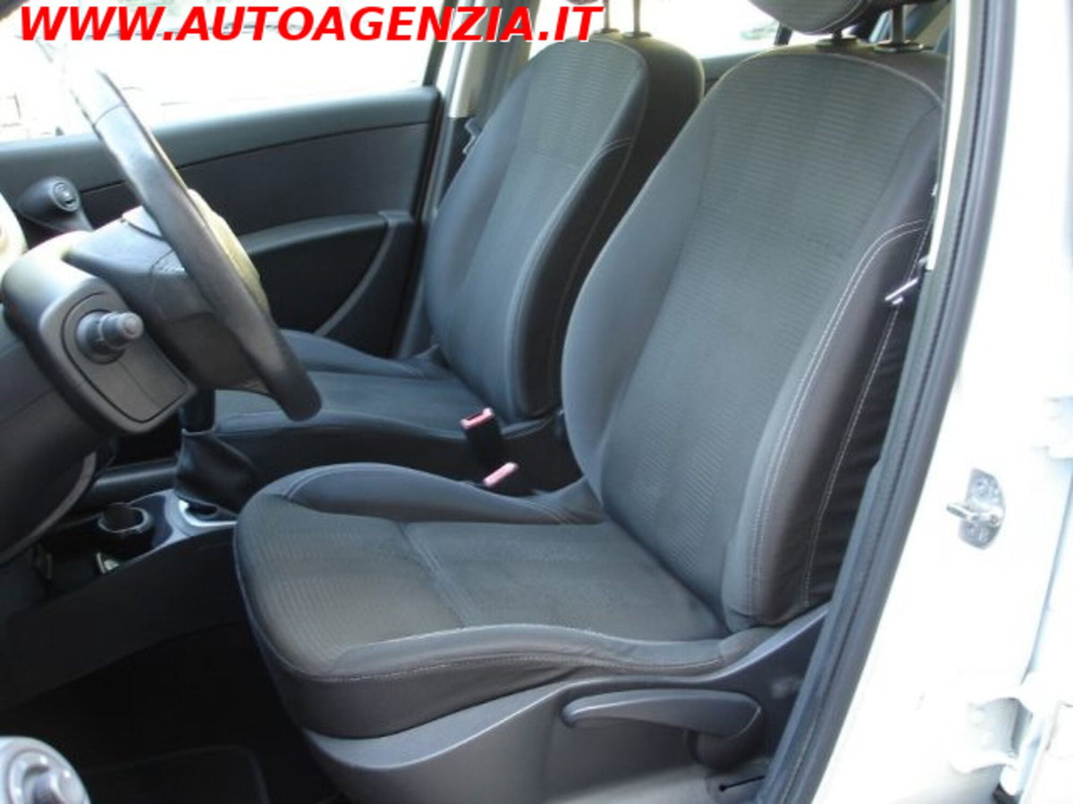 Renault Clio 1.2 16V 5 porte Dynamique (8)