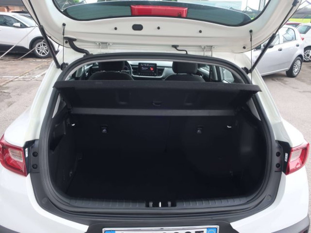 Kia Stonic 1.0 T-GDi 100 CV MHEV iMT Style (12)