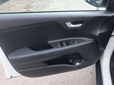 Kia Stonic 1.0 T-GDi 100 CV MHEV iMT Style (4)