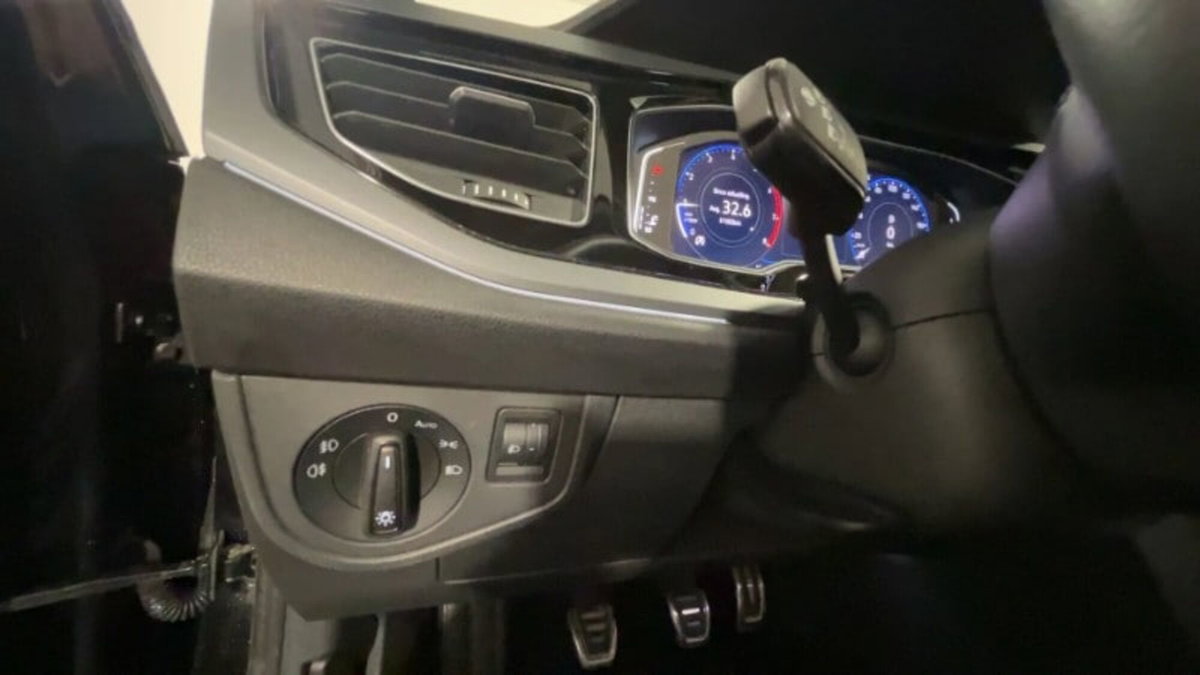 Volkswagen Taigo 1.0 tsi R-Line 115cv (11)