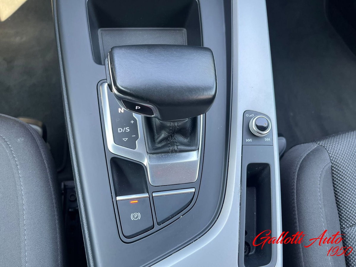 Audi A4 30 2.0 tdi mhev S line edition 136cv s-tronic (13)