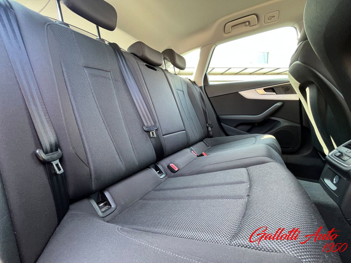 Audi A4 30 2.0 tdi mhev S line edition 136cv s-tronic (14)