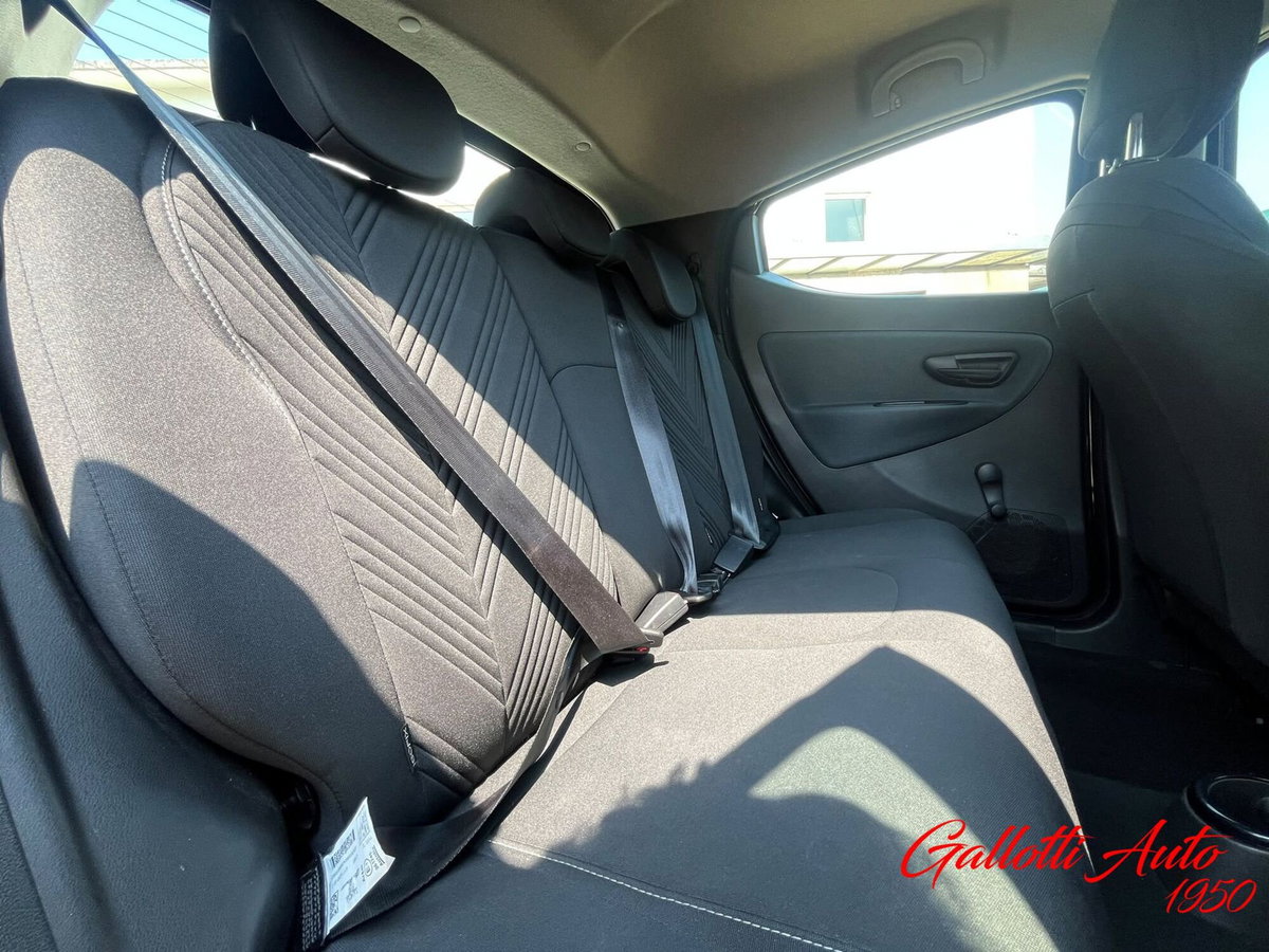 Lancia Ypsilon 1.0 FireFly 5 porte S&S Hybrid Ecochic Gold (14)