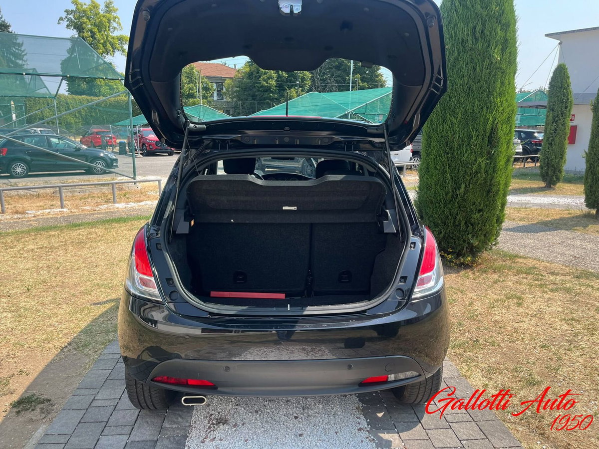 Lancia Ypsilon 1.0 FireFly 5 porte S&S Hybrid Ecochic Gold (15)
