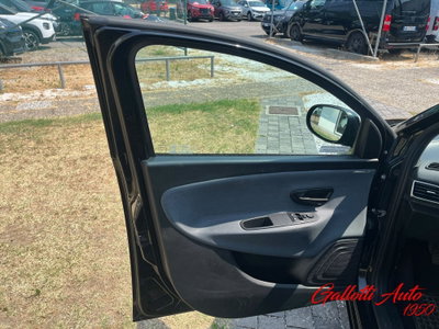 Lancia Ypsilon 1.0 FireFly 5 porte S&S Hybrid Ecochic Gold (16)