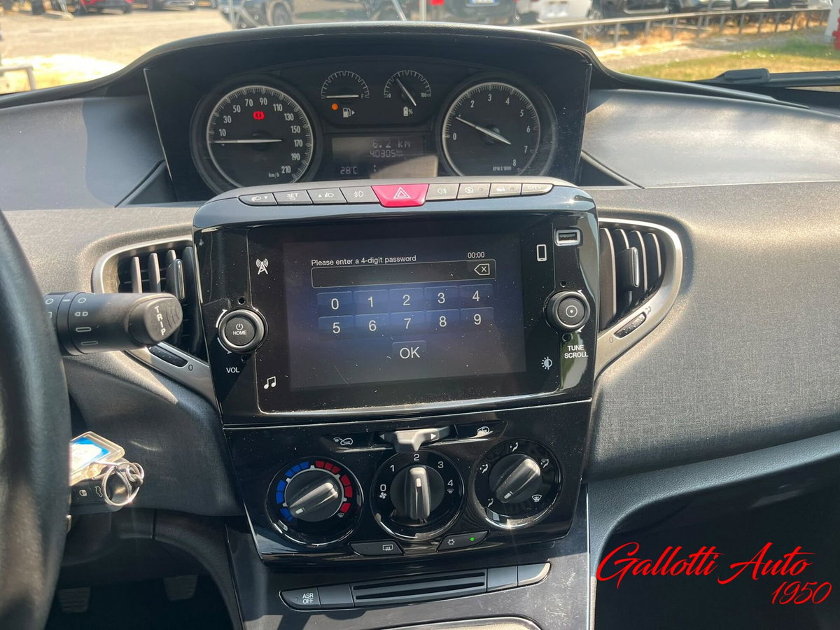 Lancia Ypsilon 1.0 FireFly 5 porte S&S Hybrid Ecochic Gold (17)
